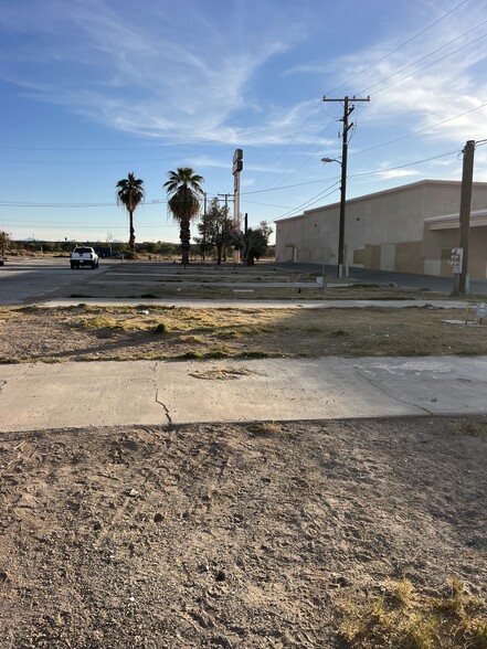 950 E Hobsonway, Blythe, CA en venta - Foto del edificio - Imagen 2 de 3