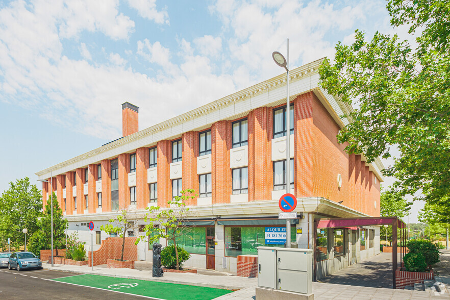 Calle Labradores, S/N, Boadilla Del Monte, Madrid en alquiler - Foto del edificio - Imagen 1 de 4