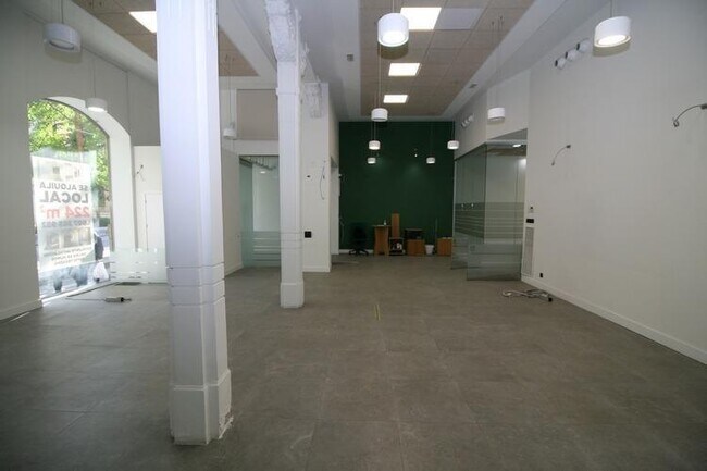 Más detalles de Calle Gran Vía de Colón, 29-29, Granada - Local en alquiler