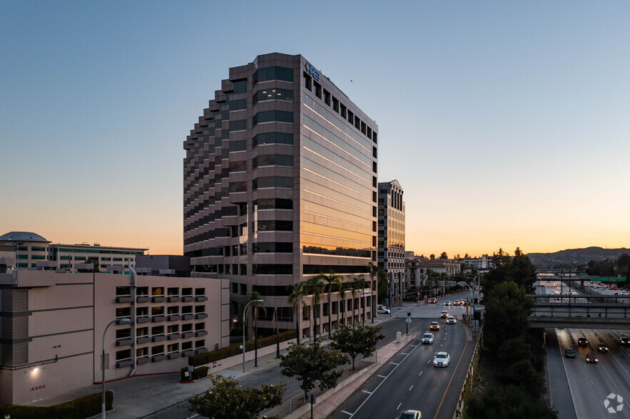 300 N Lake Ave, Pasadena, CA en alquiler - Foto del edificio - Imagen 3 de 11