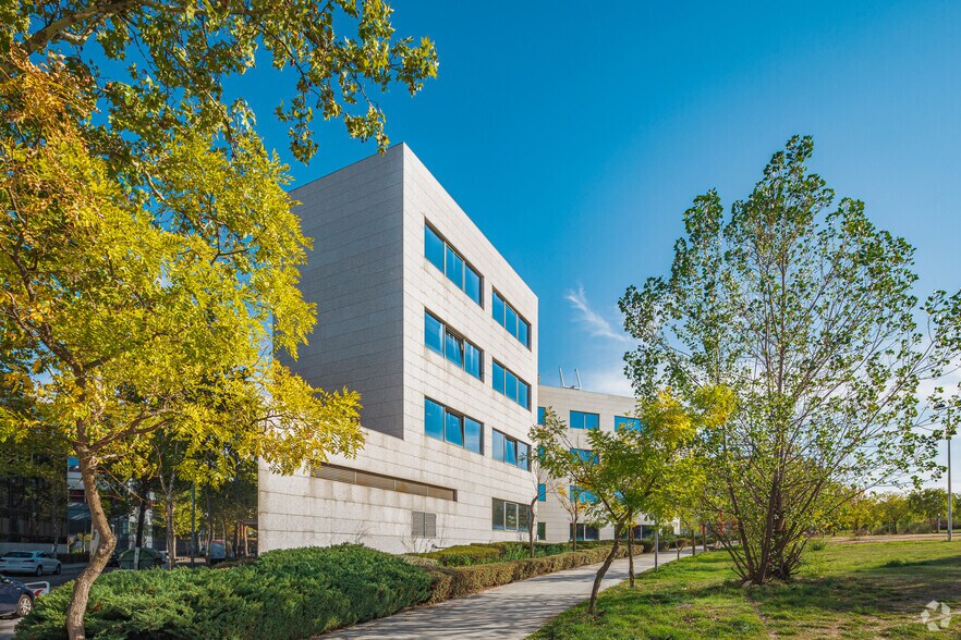 Calle Teide, 3, San Sebastián de los Reyes, Madrid en alquiler - Foto del edificio - Imagen 3 de 5