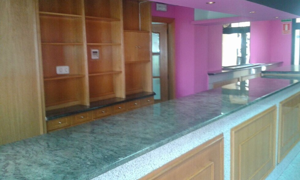 Local en Cáceres en venta - Foto del edificio - Imagen 2 de 9