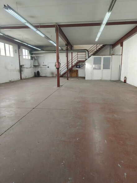 Nave en Elche en alquiler - Foto del interior - Imagen 1 de 9