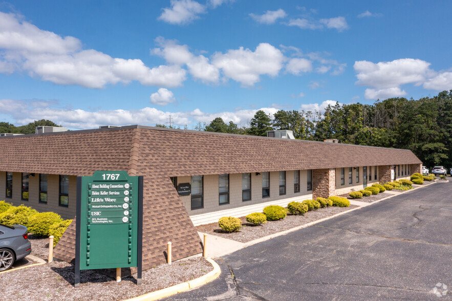 1767 Veterans Memorial Hwy, Islandia, NY en alquiler - Foto del edificio - Imagen 1 de 6