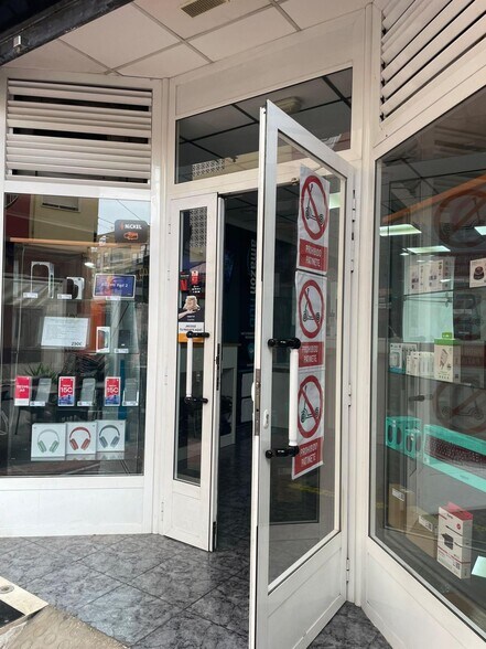 Local en Torrevieja en alquiler - Foto del edificio - Imagen 2 de 11