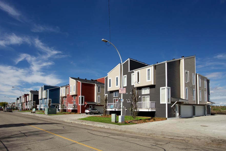 2908 151st Ave NW, Edmonton, AB en venta - Foto del edificio - Imagen 2 de 7