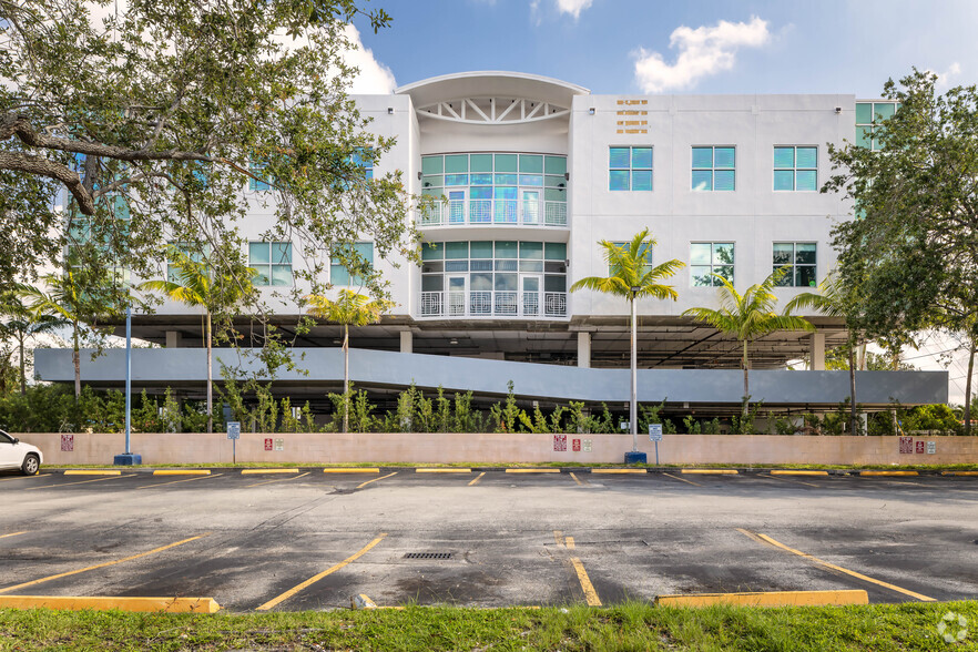 657 South Dr, Miami Springs, FL en alquiler - Foto del edificio - Imagen 3 de 6