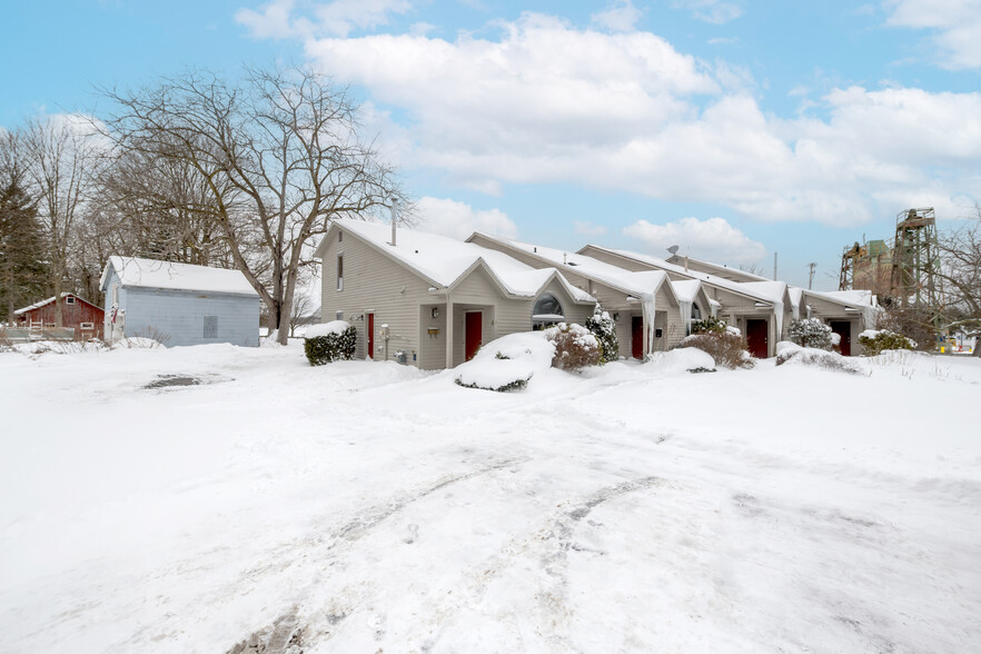 8 Canton St, Baldwinsville, NY en venta - Foto del edificio - Imagen 1 de 23