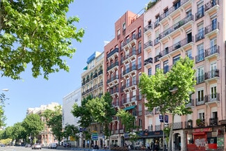 Más detalles de Avenida de la Ciudad de Barcelona, Madrid - Edificio residencial​ en venta