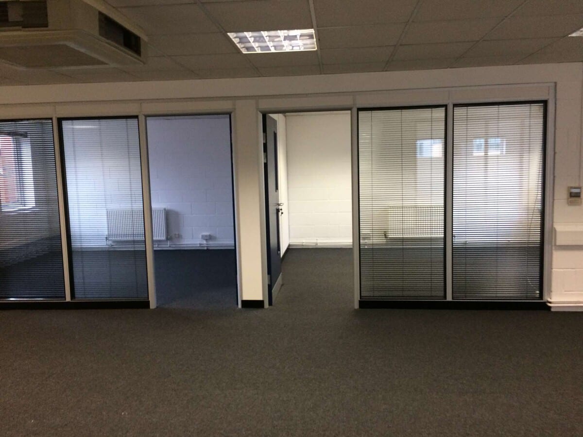Curran Rd, Cardiff, VGL CF10 5NB - Unidad 1 -  - Foto del interior - Image 1 of 3