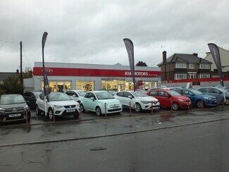 Más detalles de 1 Ash Hill Road, Ash - Local en venta