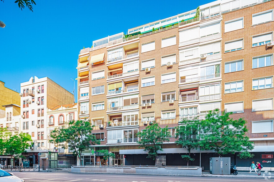 Calle de Narváez, 28, Madrid, Madrid en alquiler - Foto del edificio - Imagen 2 de 2