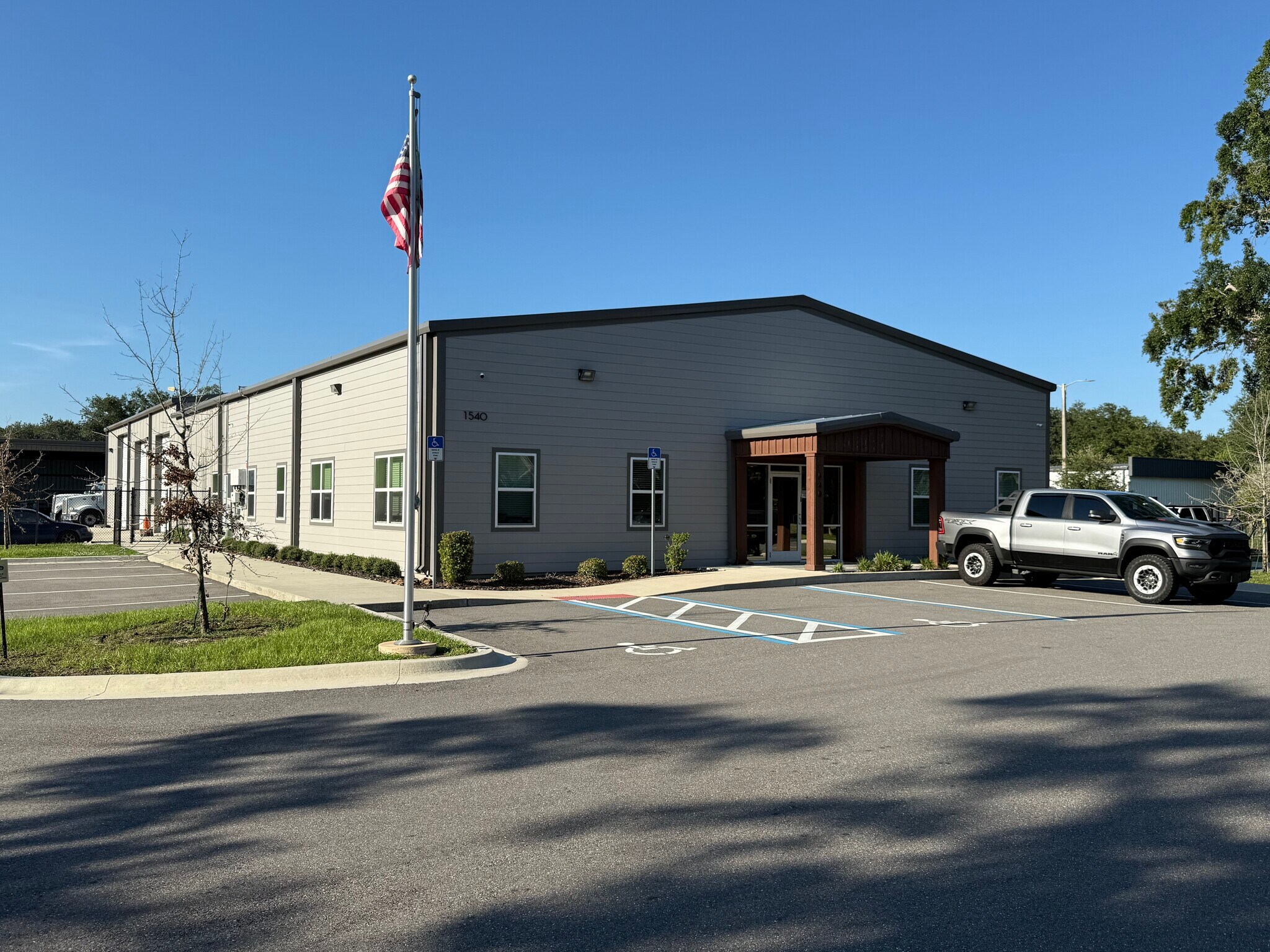 Industrial Portfolio 10 Year NNN Lease cartera de 2 inmuebles en venta en LoopNet.es Foto del edificio- Imagen 1 de 33