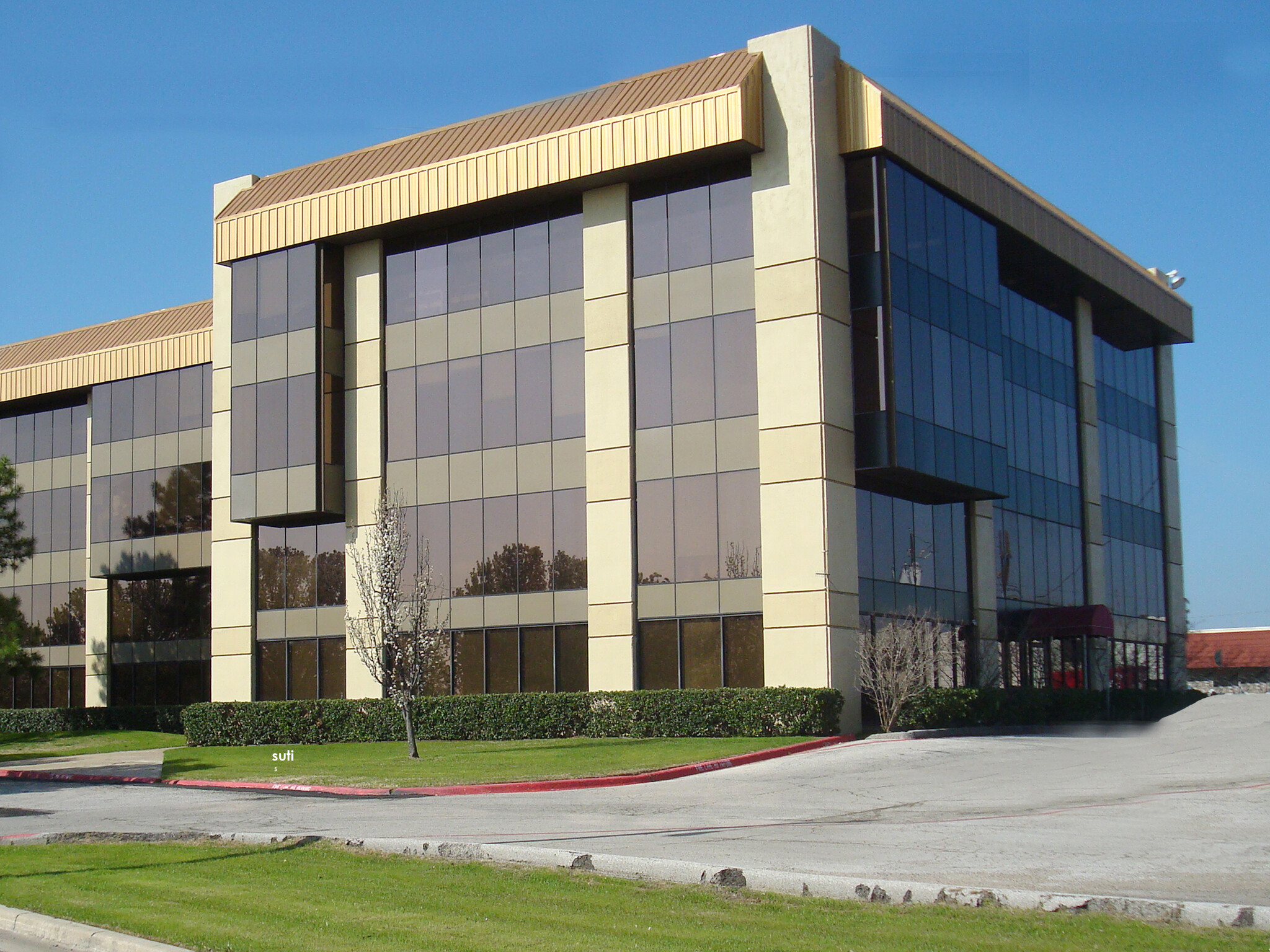 415 E Airport Fwy, Irving, TX en alquiler Foto del edificio- Imagen 1 de 16