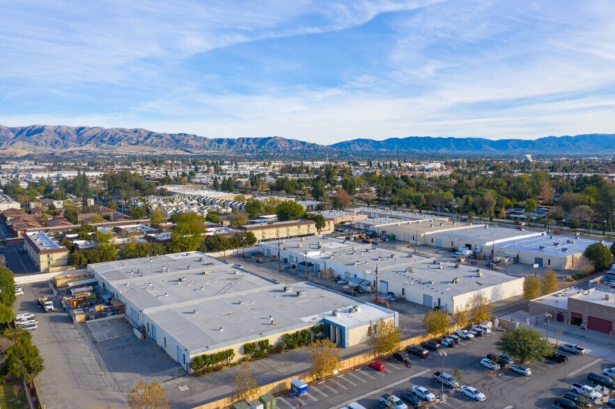 8411-8421 Canoga Ave, Canoga Park, CA en alquiler - Foto del edificio - Imagen 1 de 1