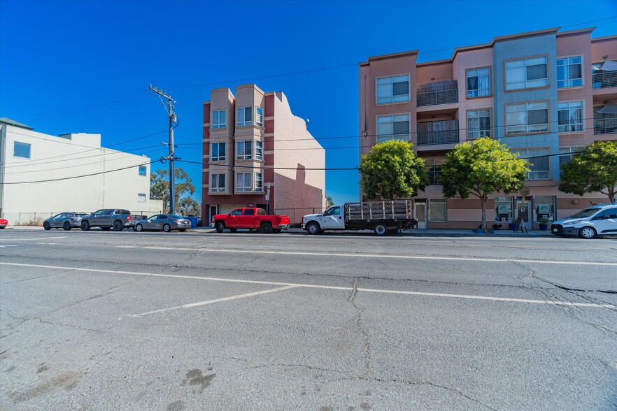 818 Innes Ave, San Francisco, CA en venta - Foto del edificio - Imagen 3 de 49