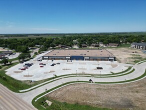 905 Theatre Drive, Hastings, NE - VISTA AÉREA  vista de mapa - Image1