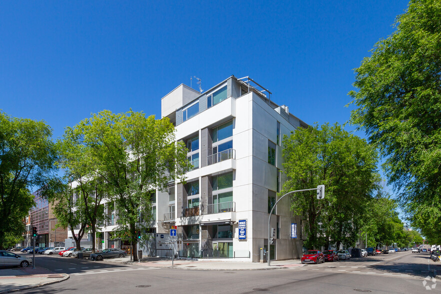 Calle De Julián Camarillo, 47, Madrid, Madrid en alquiler - Foto del edificio - Imagen 2 de 3