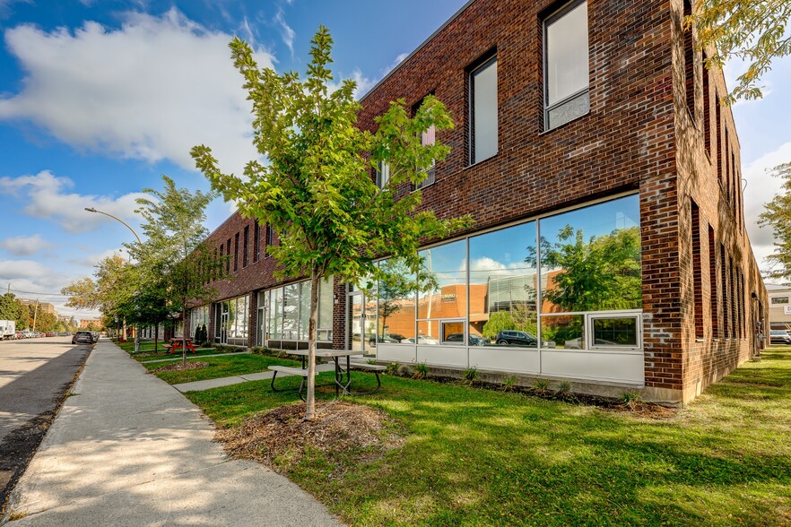 1550-1590 Rue Chabanel O, Montréal, QC en alquiler - Foto del edificio - Imagen 2 de 12