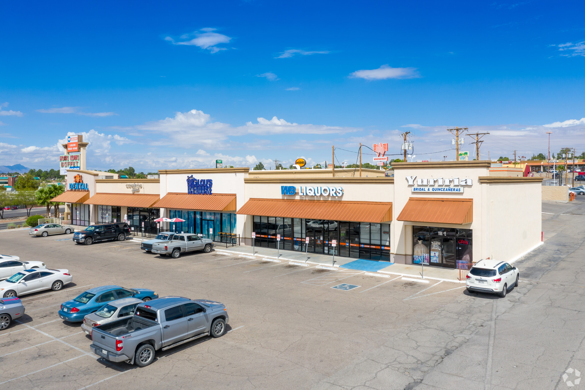 1188 N Yarbrough Dr, El Paso, TX en alquiler Foto principal- Imagen 1 de 11