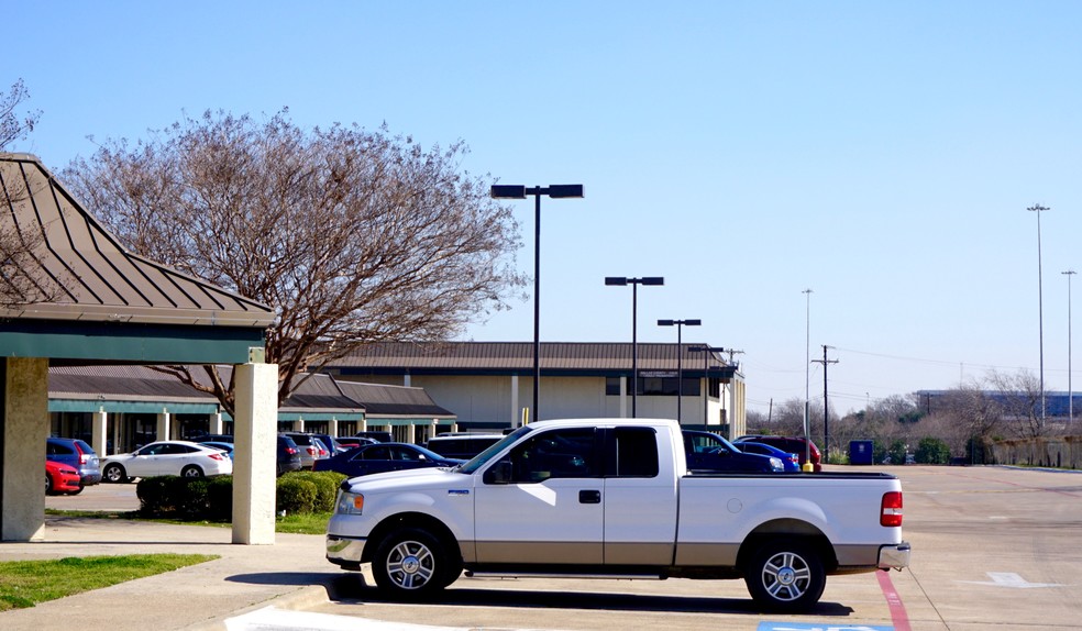 3650 N Buckner Blvd, Dallas, TX en alquiler - Foto del edificio - Imagen 2 de 2