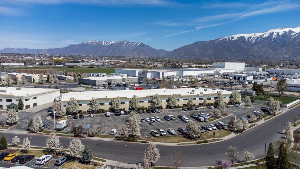 334 N Marshall Way, Layton, UT en venta - Foto del edificio - Imagen 1 de 72