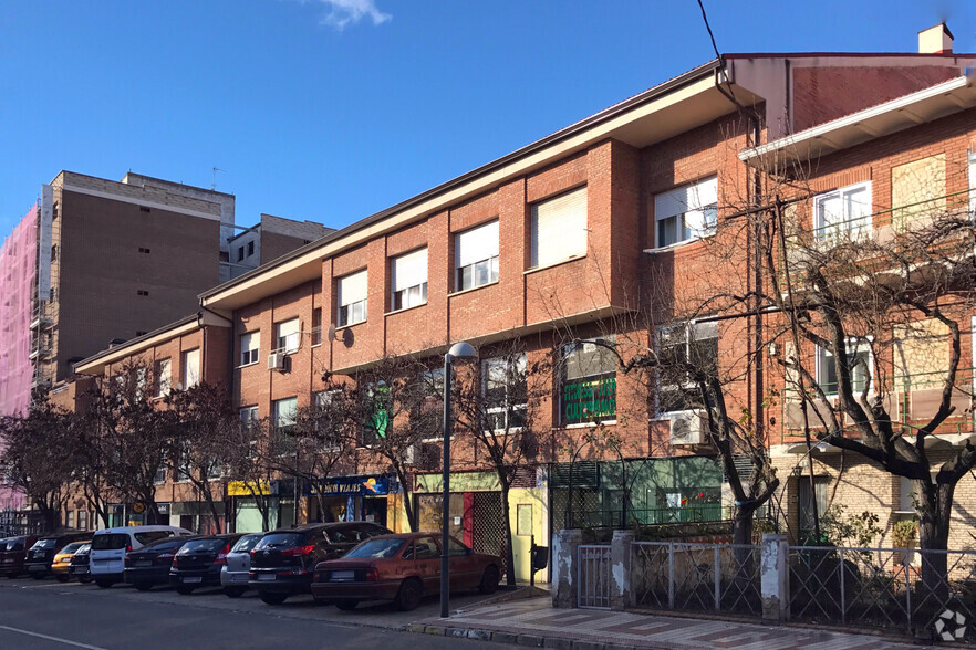 Avenida Torrelaguna, 12 B, Azuqueca de Henares, Guadalajara en alquiler - Foto del edificio - Imagen 2 de 2