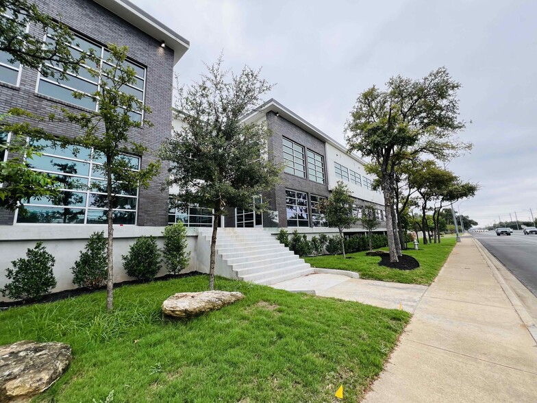 8701 Menchaca Rd, Austin, TX en alquiler - Foto del edificio - Imagen 3 de 19