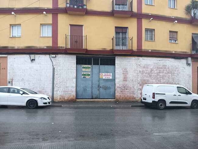 Más detalles de Calle de Federico Bustillo, Los Palacios y Villafranca - Edificio residencial​ en venta
