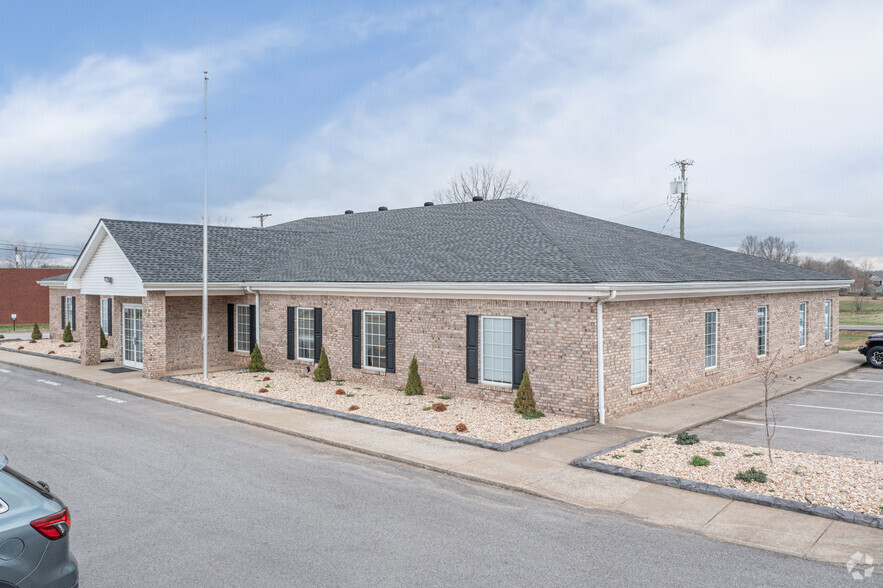 2543 Madison St, Clarksville, TN en alquiler - Foto del edificio - Imagen 2 de 5