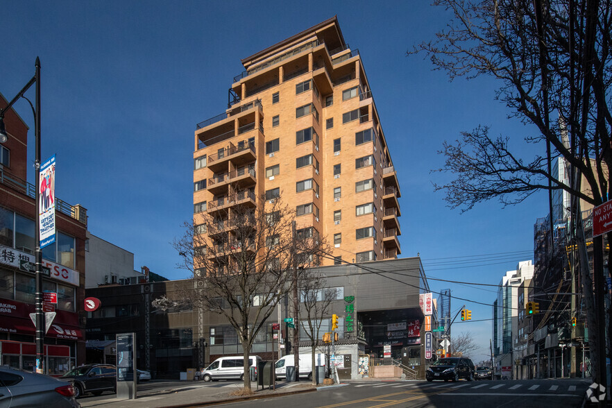 3636 Prince St, Flushing, NY en alquiler - Foto del edificio - Imagen 2 de 36