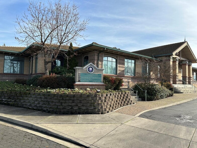 3860 Crater Lake Ave, Medford, OR en alquiler - Foto del edificio - Imagen 1 de 16