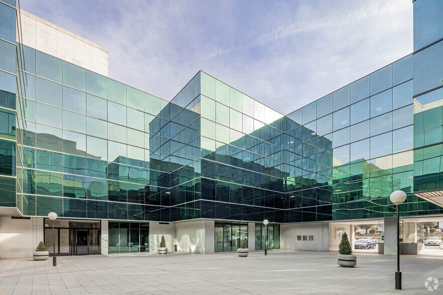 Avenida De Fuencarral, 24, Alcobendas, Madrid en alquiler - Foto del edificio - Imagen 2 de 3
