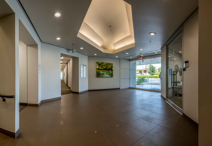 40 W Cochran St, Simi Valley, CA en alquiler - Lobby - Imagen 3 de 4