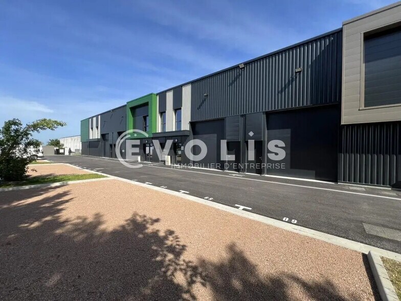 Oficina en VILLETTE-D'ANTHON en alquiler - Foto del edificio - Imagen 2 de 15