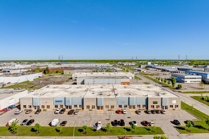 901-937 Rue Michelin, Laval, QC en alquiler - Foto del edificio - Imagen 3 de 8