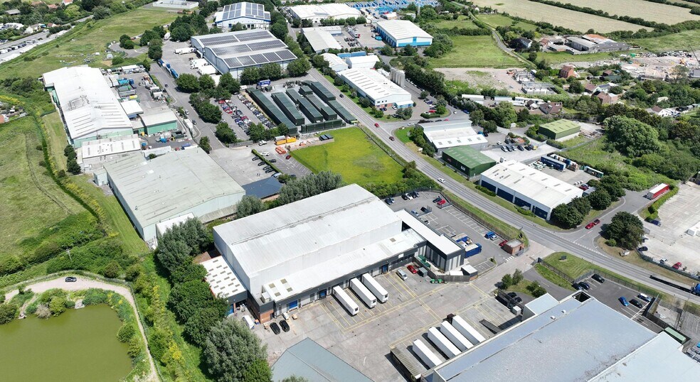 22 Bolton Close, Highbridge en alquiler - Foto del edificio - Imagen 2 de 13