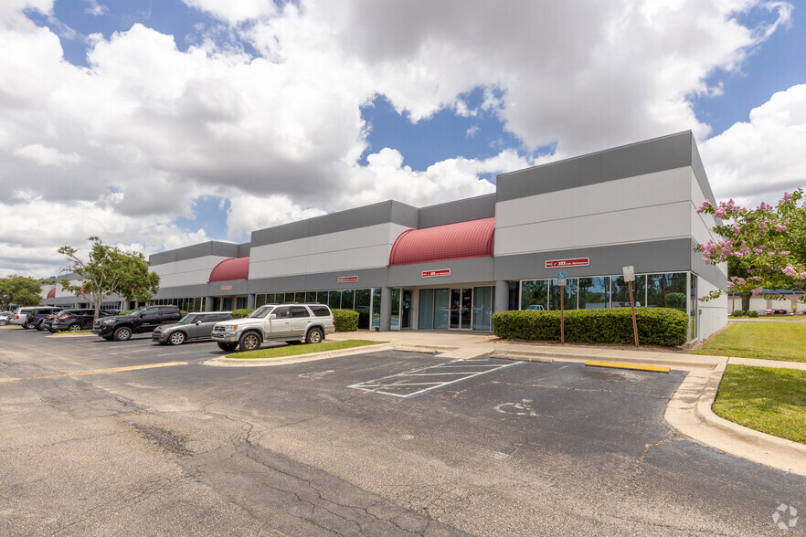 9391-9640 Tradeport Dr, Orlando, FL en alquiler - Foto del edificio - Imagen 2 de 4