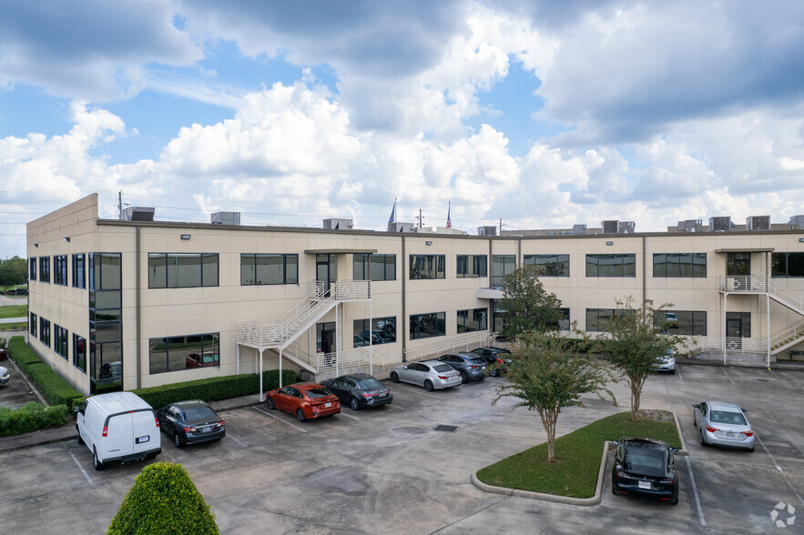 8400 N Sam Houston Pky W, Houston, TX en alquiler - Foto del edificio - Imagen 2 de 4