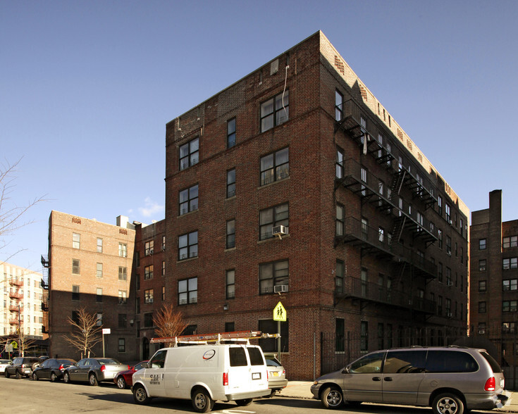 1730 Harrison Ave, Bronx, NY en alquiler - Foto del edificio - Imagen 2 de 3