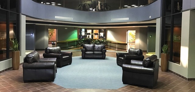 5150 N Port Washington Rd, Glendale, WI en alquiler - Lobby - Imagen 2 de 7