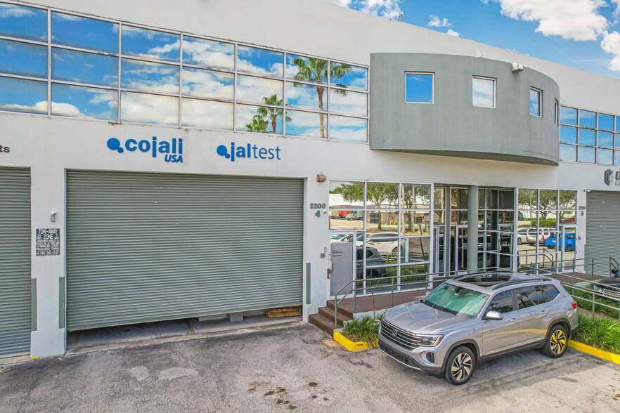 2200 NW 102nd Ave, Miami, FL en alquiler - Foto del edificio - Imagen 3 de 37