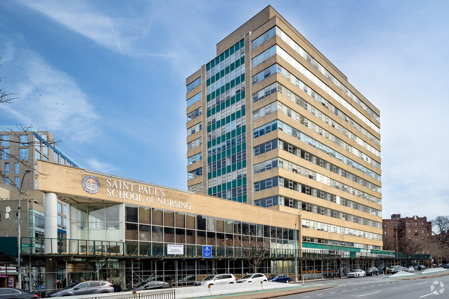 97-77 Queens Blvd, Rego Park, NY en alquiler - Foto del edificio - Imagen 2 de 13