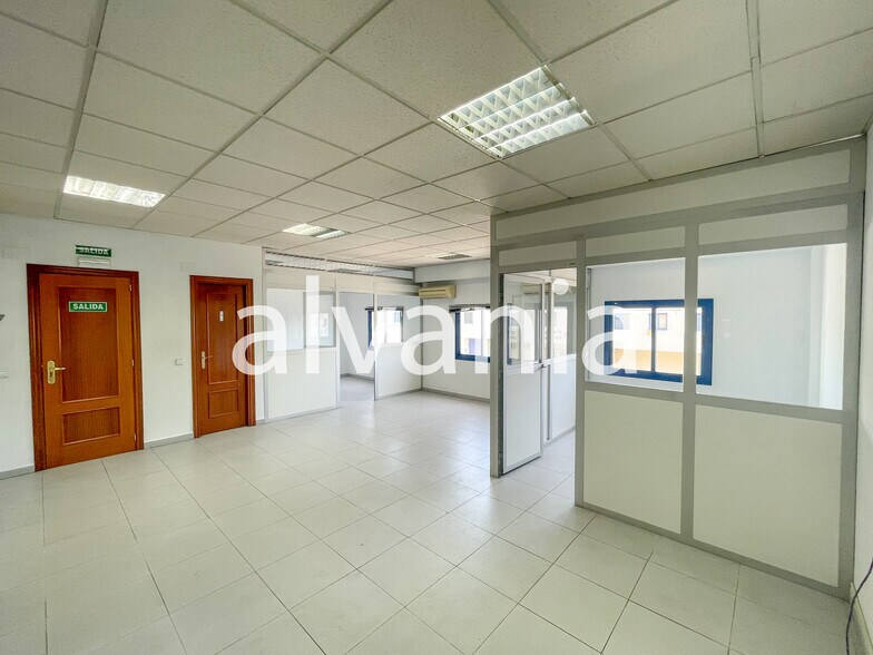 Calle Fisicas, 62, Alcorcón, Madrid en alquiler - Foto del edificio - Imagen 3 de 5