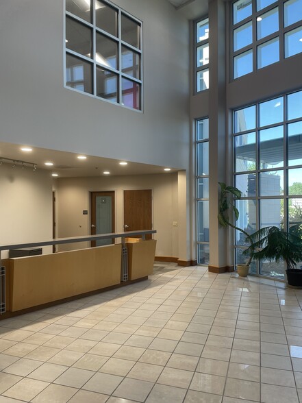 3600 Digital Dr, Dubuque, IA en alquiler - Lobby - Imagen 2 de 10