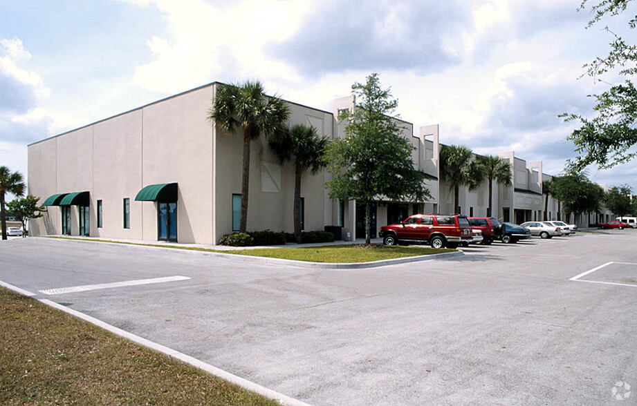 8442 Tradeport Dr, Orlando, FL en alquiler - Foto del edificio - Imagen 3 de 7