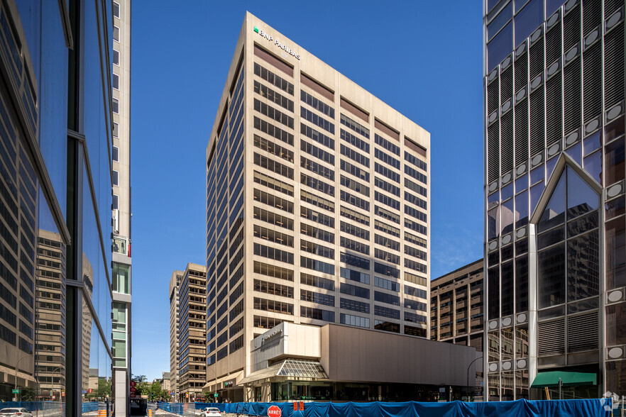 2001 Boul Robert-Bourassa, Montréal, QC en alquiler - Foto del edificio - Imagen 1 de 4