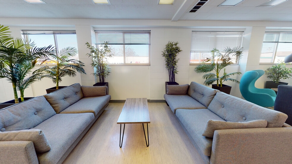 12140-12160 103A Av, Surrey, BC en alquiler - Matterport 3D Scan - Imagen 2 de 24