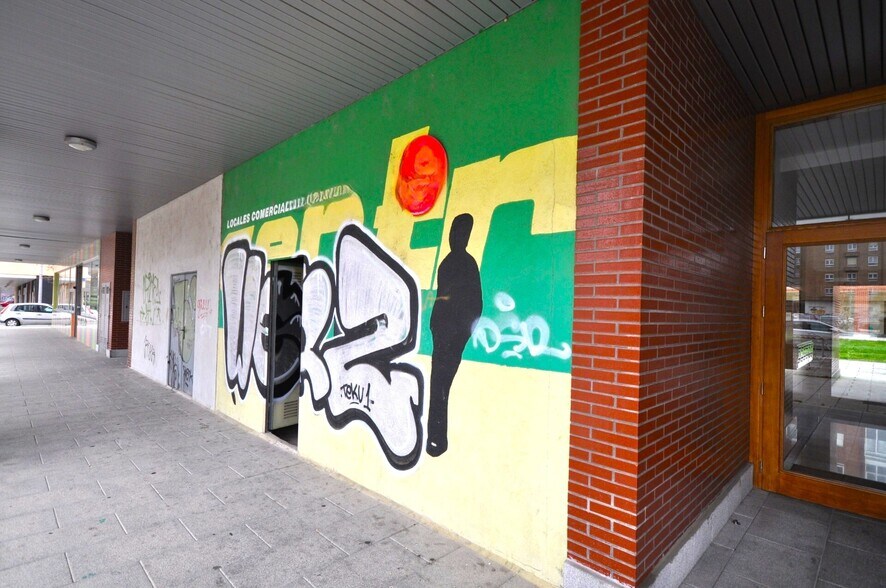 Local en GASTEIZ en venta - Foto del edificio - Imagen 2 de 20