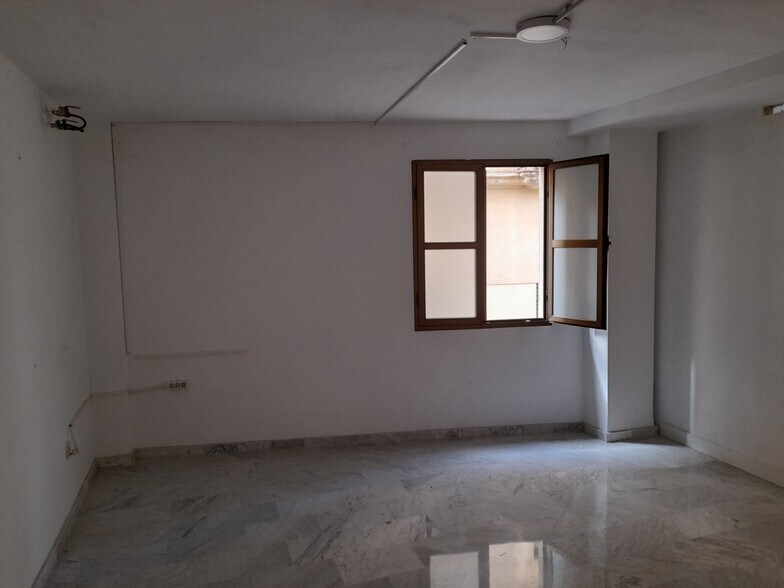 Oficina en Cáceres, Cáceres en alquiler - Foto del edificio - Imagen 2 de 5